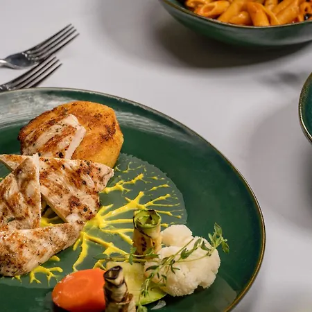 Gravel Select - Ultra Hotel